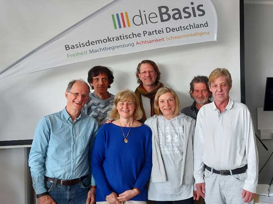 dieBasis Kreisverband München - Gruppenbild des neuen Vorstands am 22.03.2025